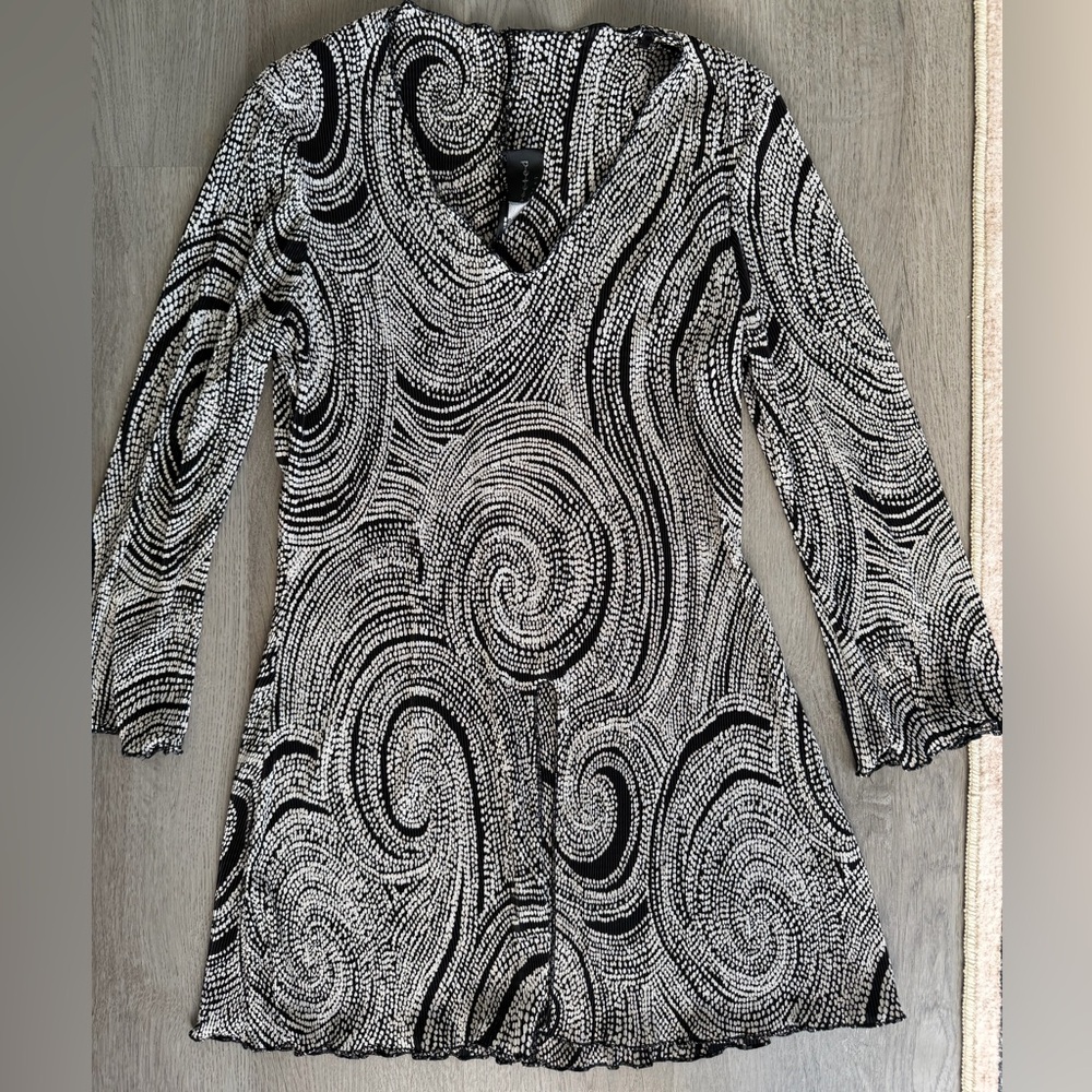 Connected Apparel Monochrome Patterned Top